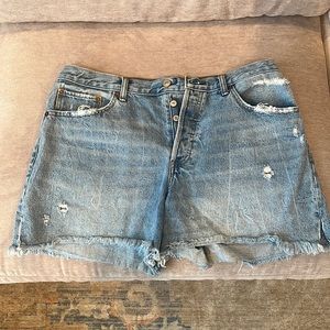 Abercrombie & Fitch high rise 4” shorts